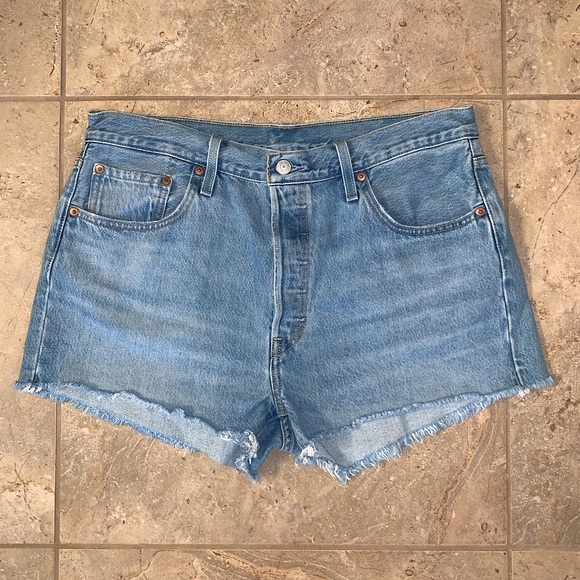 LEVI’S | 501 Denim Jean Shorts in Luxor Baked Light Wash, Size 33 - Picture 1 of 13